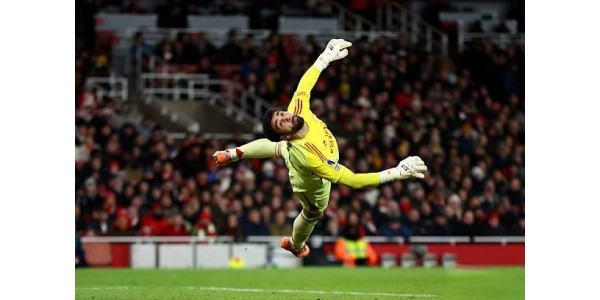 En guddommelig redning: Rayas heroiske tilstedeværelse sikrer Arsenals topplassering